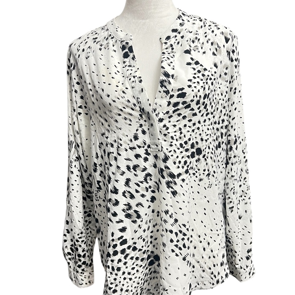🩷 3/$20 Hilary Radley Large Women's Black and White Printed Top - Picture 3 of 9